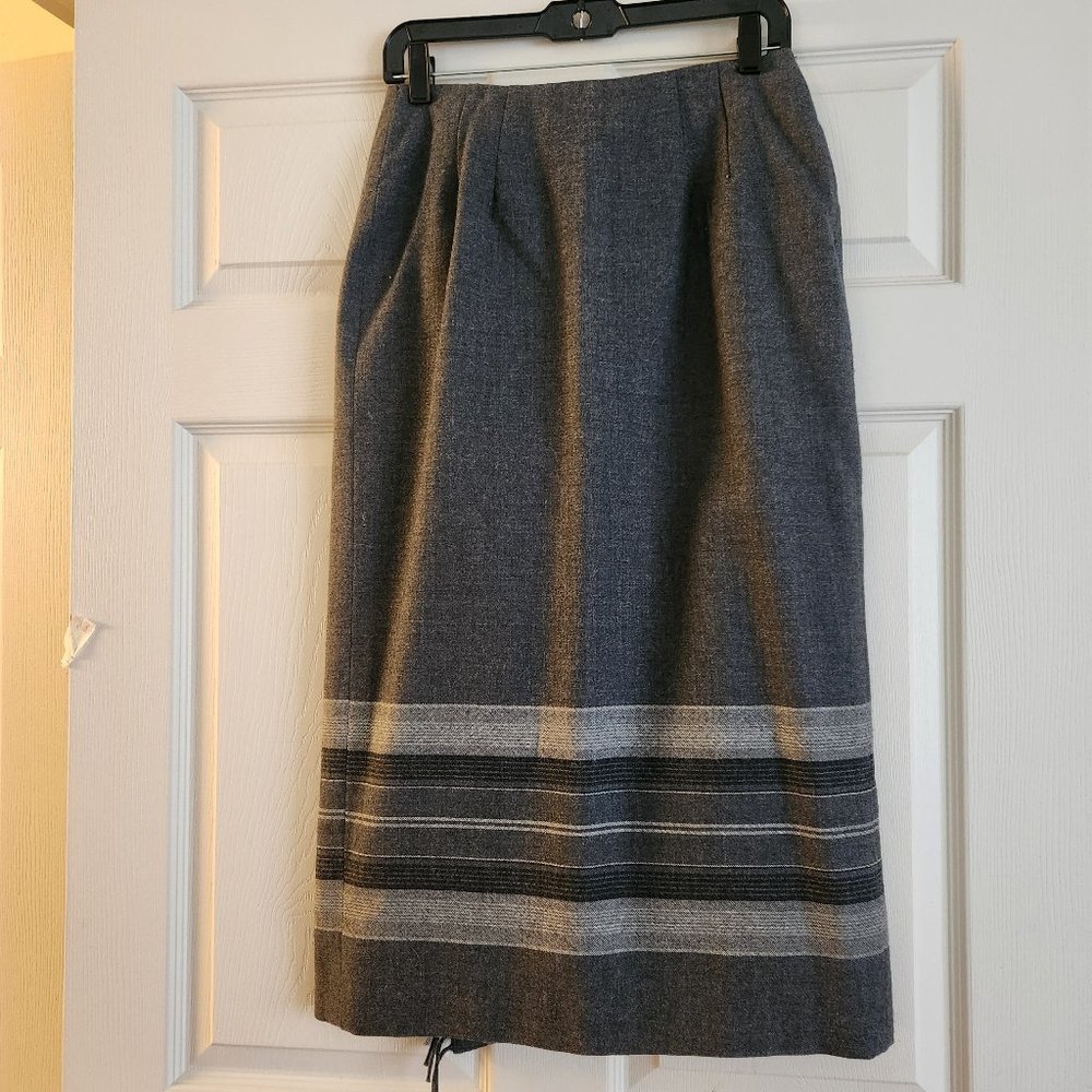 TALBOTS vintage women's Skirt Gray 100% Wool made in USA size 8p wrapped, L- 32"